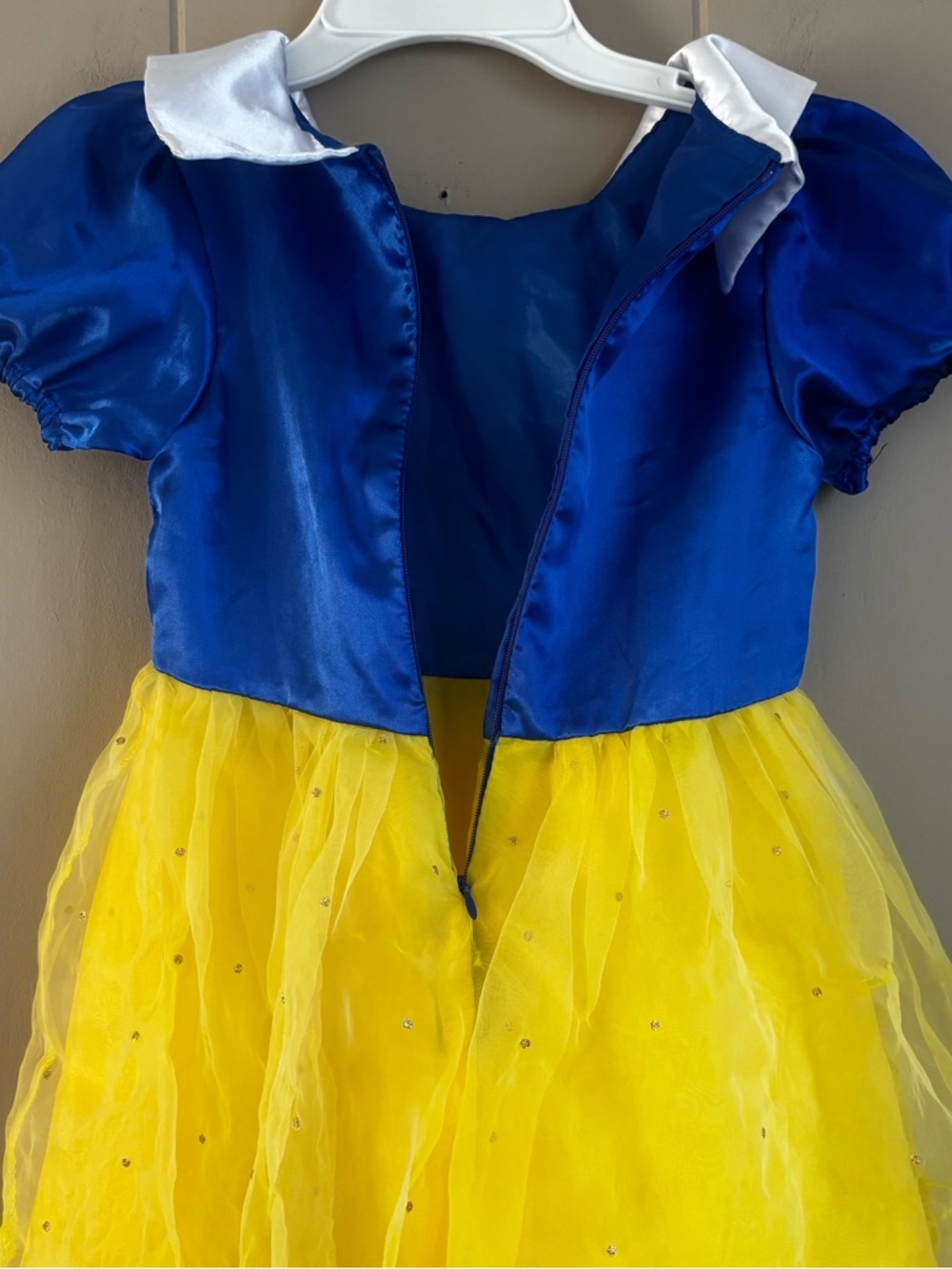 Classic Girls Snow White Princess Dress Costume – Size 110 (Approx. 4-5T) - Picture 3 of 8